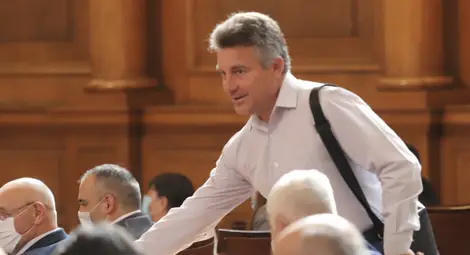 Депутати пак отказват да носят маски, Караянчева сезира РЗИ Депутати пак отказват да носят маски, Караянчева сезира РЗИ