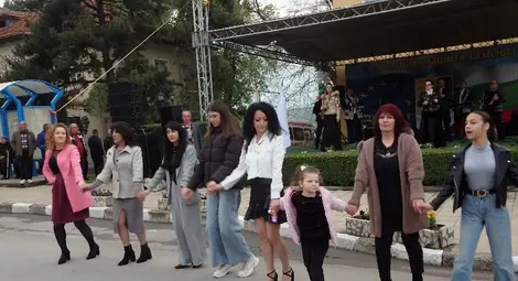 Кметът на Ценово д-р Петър Петров на 46-ата годишнина на общината: Обликът на региона не спира да се променя, до лятото отваря комплекс за отдих с плувен басейн