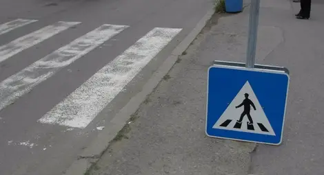 14-годишно момче е в болница, пометено от кола на пешеходна пътека