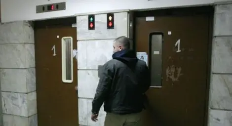 Всеки асансьор с телефон и кантар