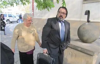 Адвокат: Някой се опитва да изкара луда майката на стрелеца от Лясковец