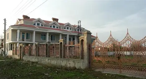 Босът на джебчийките ремонтира МВР