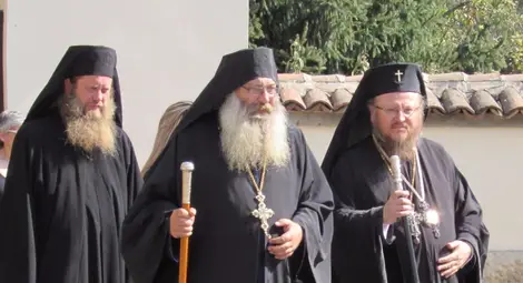 Митрополит Наум с дядо Антоний и йеродякон Софроний. Митрополит Наум с дядо Антоний и йеродякон Софроний.