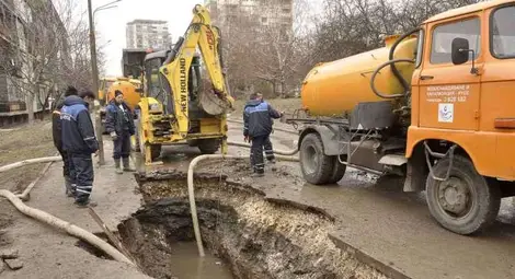 Избил главен водопровод остави стотици без вода Избил главен водопровод остави стотици без вода