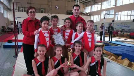 Младите русенски гимнастички трети на турнир във Варна