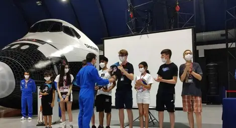 Максим Стойчев от Дойче шуле със специална награда от лагера на НАСА