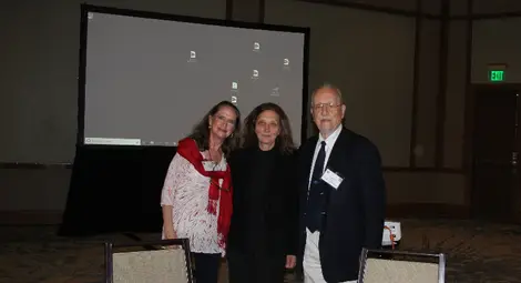 Проф. Пиерджорджо Усленги &ndash; Университет на Илиной в Чикаго, САЩ, Президент на URSI няколко мандата, д-р Марияна Георгиева (в средата) и г-жа Усленги. 