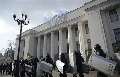 Експлозия до украинския парламент, има ранени