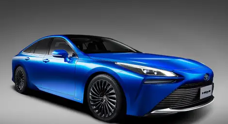 Вълнуващ и еко: Toyota показа новия си водороден седан