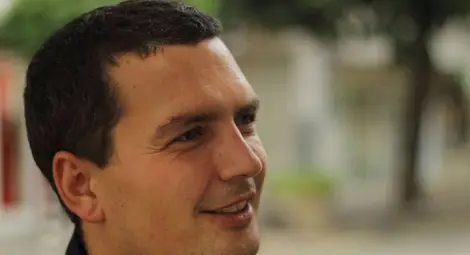 Сценарист на „Под прикритие“ и „Четвърта власт“ представя новия си роман в Русе Сценарист на „Под прикритие“ и „Четвърта власт“ представя новия си роман в Русе