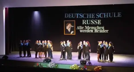 Васил Петров пя на юбилея си за децата на Русе