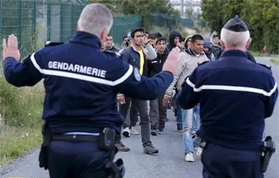 Лондон готви затвор и глоби за нелегалните имигранти