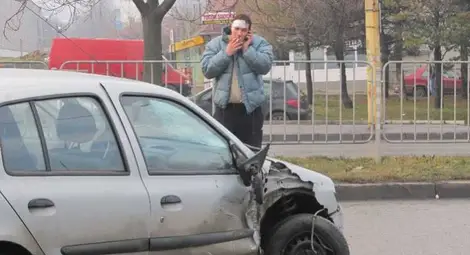 Пиян беглец от полицията блъсна човек на спирката до Печатни платки