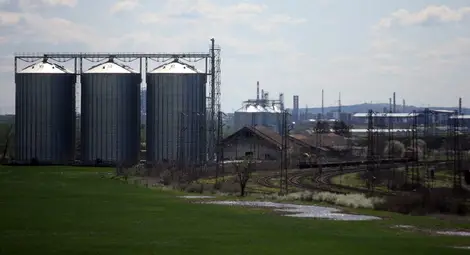 Тонове бензин заливат бургаски квартал от скъсан тръбопровод