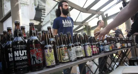 Крафт пиво събира ценители, познавачи и любопитни в един бар /галерия/