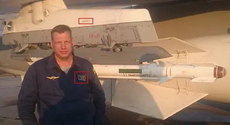 Озверелите сирийски бунтовници показаха тялото на свален руски пилот: Ето я руската свиня