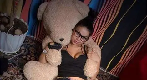 Мистерия с издирвана от Интерпол русенска красавица - хем я търсят, хем била открита /галерия/