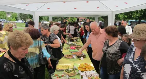 Гъбени вкуснотии и пъстър килим събраха аплодисменти на фестивала