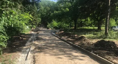 Съветник настоява за голям  паркинг до тенис кортовете