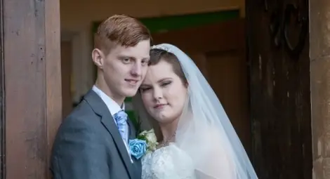 Умиращо момиче се омъжи за детската си любов