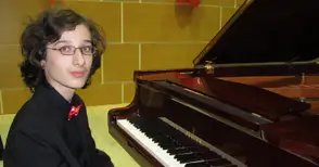 Талантът Николай Димитров свири на гала концерт в „Албърт хол“