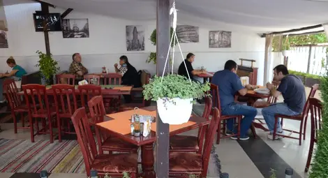 &bdquo;6 без 10 посреща с изцяло обновен стил, голяма лятна градина и музика на живо