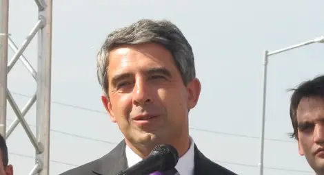 Плевнелиев в Русе: Нови избори ще съсипят държавата