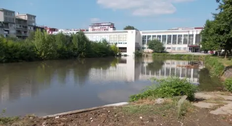 Пожарната евакуира болни на легло заради потопa