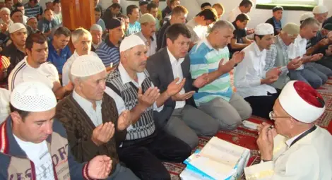 Мюсюлманите празнуват Рамазан Байрам Мюсюлманите празнуват Рамазан Байрам