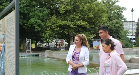 Петата изложба &bdquo;Миналото днес&ldquo; представя снимки на известни личности, посетили Русе /галерия/