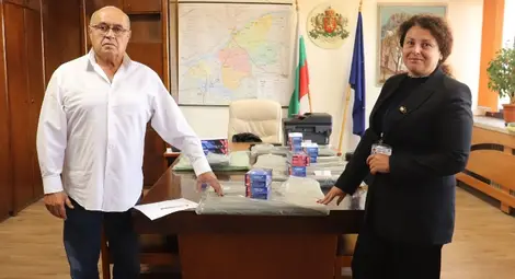 Областната управа започна да раздава на общините от Русенско чували и ръкавици за предстоящото голямо почистване тази събота Областната управа започна да раздава на общините от Русенско чували и ръкавици за предстоящото голямо почистване тази събота