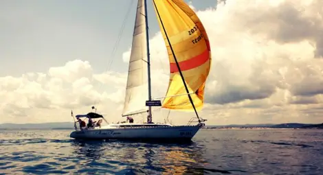 Канадски самотен мореплавател бе спасен в Тихия океан