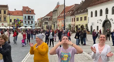 Русенският клуб "Нашенци" отпразнува 14-ата си годишнина с голям флашмоб пред кметството в Брашов