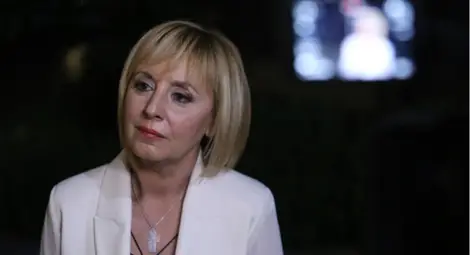 "Изправи се! Мутри вън!" сменя името си