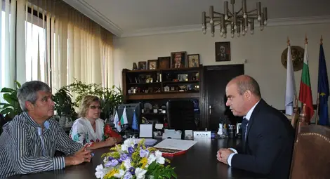 Шефът на КНСБ обеща заплатите  на учителите да скочат от октомври