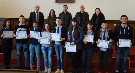 Млади математици: Дори тийнейджърът от съседния чин може да се окаже будител