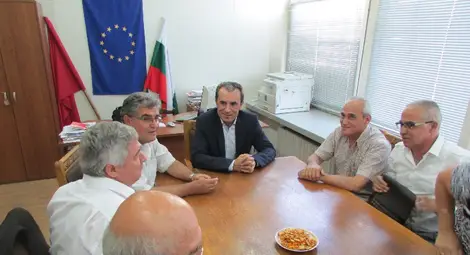 Орешарски разказва за депутатска обсада за парите за новата зала