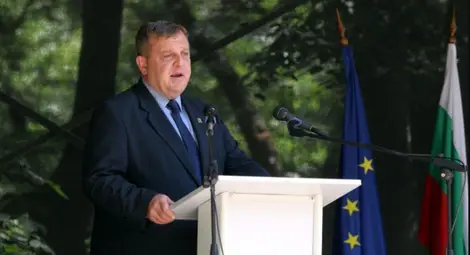 България преговаря с две държави за подводници