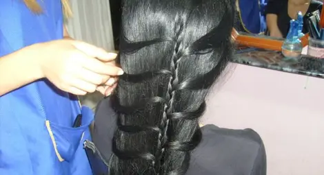 Данъчните погват  фризьори и козметици