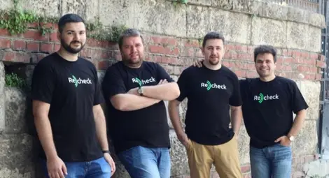 Мартин Петров, Емил Стоянов, Емилиян Енев, Боян Петков (отляво надясно) гледат в бъдещето и виждат един различен интернет.