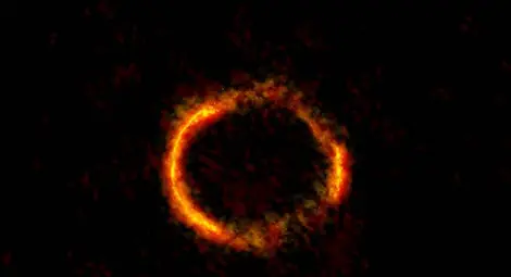 Заснеха почти перфектен &bdquo;Пръстен на Айнщайн&ldquo;