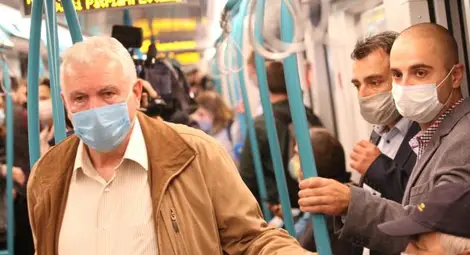 И след 1 април ще трябва да продължим да носим маски на закрито и в градския транспорт, каза доц. Антон Тонев