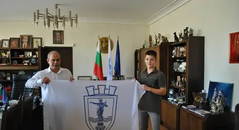 Най-добрият скейтър на България  получи знамето на Община Русе