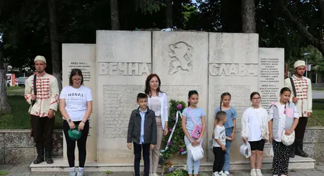 Ветово посрещна с хляб и сол над 400 участници в 40-ия национален поход „По пътя на четата на Таньо войвода“ Ветово посрещна с хляб и сол над 400 участници в 40-ия национален поход „По пътя на четата на Таньо войвода“