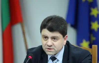 Новите документи повтарят драмата с табелите за колите