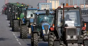 Фермери редят комбайни и трактори