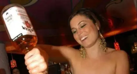 Дупнишки бизнесмен глобен с 1500 лева за гимназистка барманка