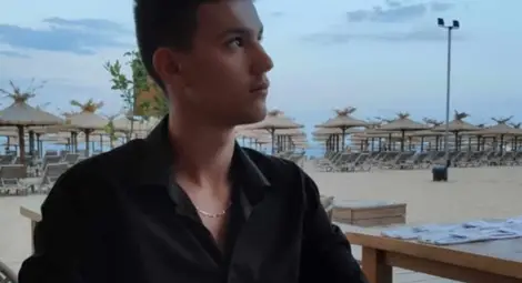 Десетокласникът с дебютна стихосбирка "Размисли и страсти" Георги Рашков: Пиша, за да мога да разтоваря това, което ми се е насъбрало, или да кажа нещо, което ми е на сърце Десетокласникът с дебютна стихосбирка "Размисли и страсти" Георги Рашков: Пиша, за да мога да разтоваря това, което ми се е насъбрало, или да кажа нещо, което ми е на сърце