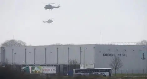 200 деца на 500 метра от обсадените терористи пеят песни срещу паника! 