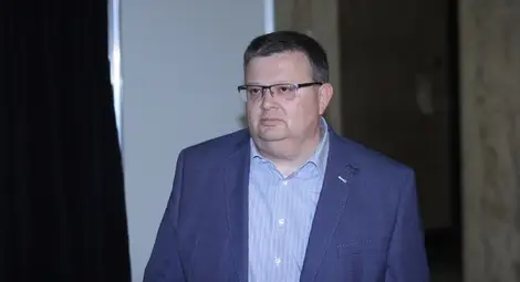 Цацаров: 6 души са задържани за трафик на хора